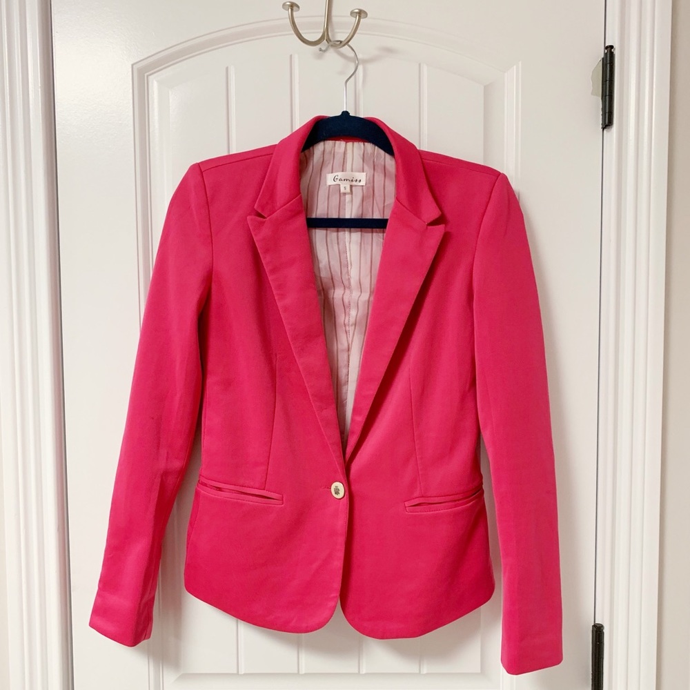 Hot pink Gamiss blazer with coat of arms button